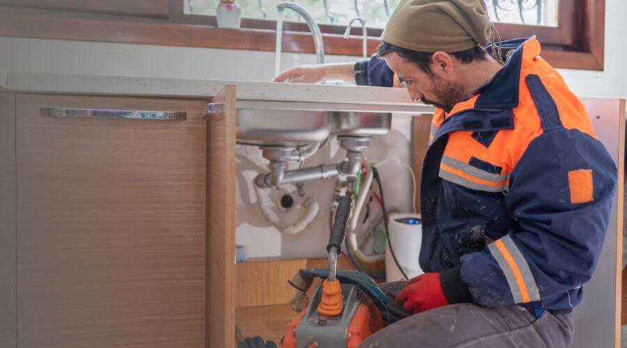 Professional emergency plumber services in Hemet